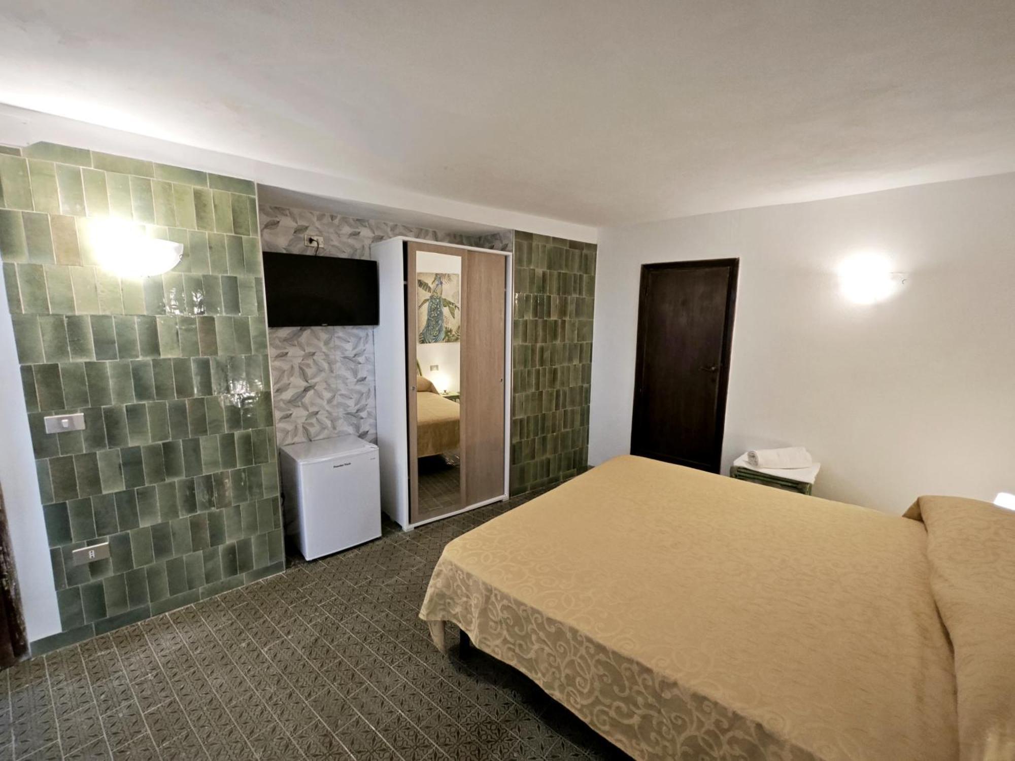 Hotel Golfo Azzurro กาโปลิเวรี ภายนอก รูปภาพ